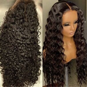 👸🏽🌝Gorgeous free parting curly lace front wig human hair comes in box 🗃️